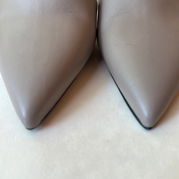 Vince
Cosette Two-Tone Pointy-Toe Pump, Black/Woodsmoke - Picture 4 of 7